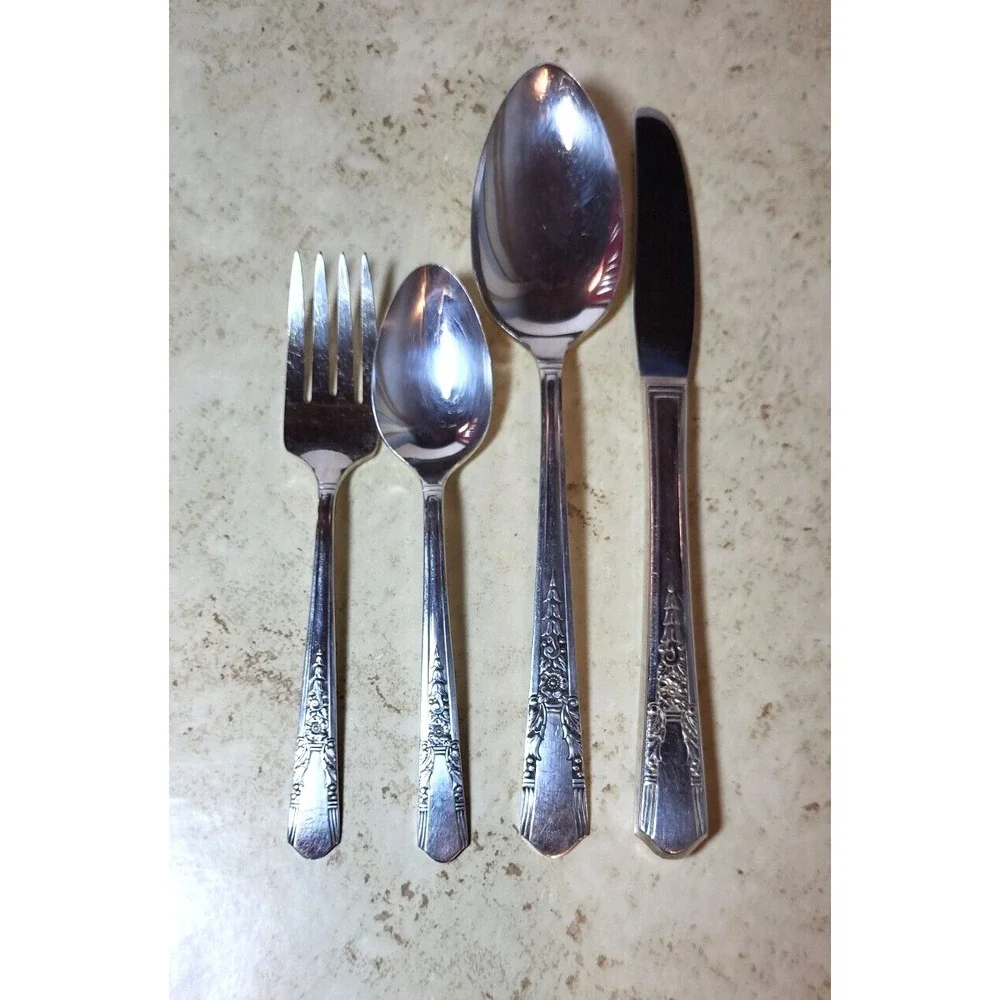 Simeon L & George H Rogers Co. X TRA Jasmine 1939 Silverplate Flatware 34 Pieces